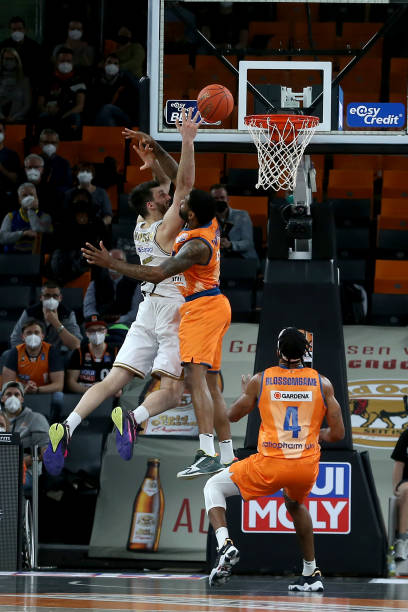 流露出一个 流露出一个